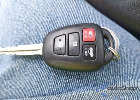 2013 Toyota Camry Le z USA, uszkodzony, nr VIN 4T4BF1FK5DR280939